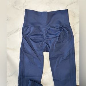 Seamless booty scrunch leggings